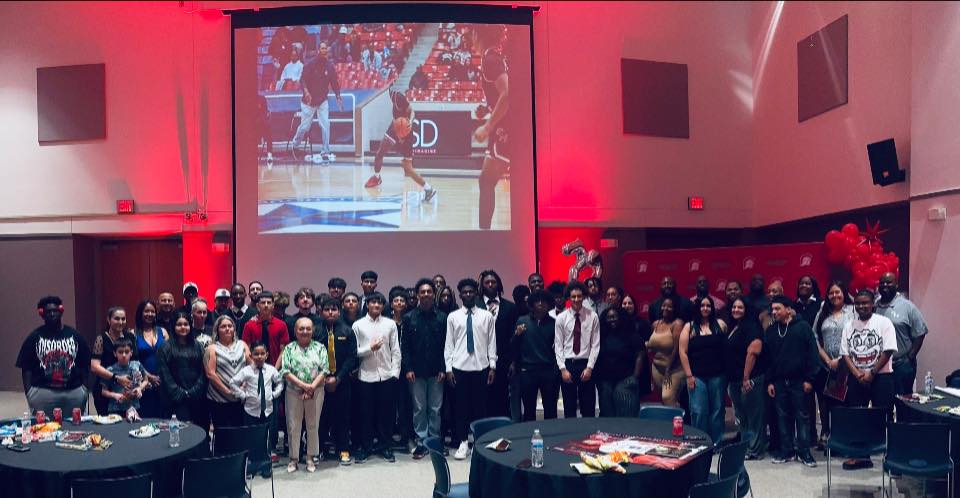 South Houston High’s Basketball Banquet celebrated students’ hard work and achievements in an unforgettable season filled with teamwork.