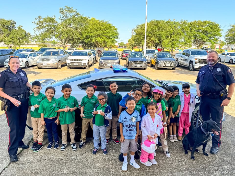 PPD Officer Adams, Haesly and JJ visited RYSS STEM Academy students during Career Day, answering questions while showcasing JJ’s amazing tricks. PPD Officer Adams, Haesly and JJ visited RYSS STEM Academy students during Career Day, answering questions while showcasing JJ’s amazing tricks.