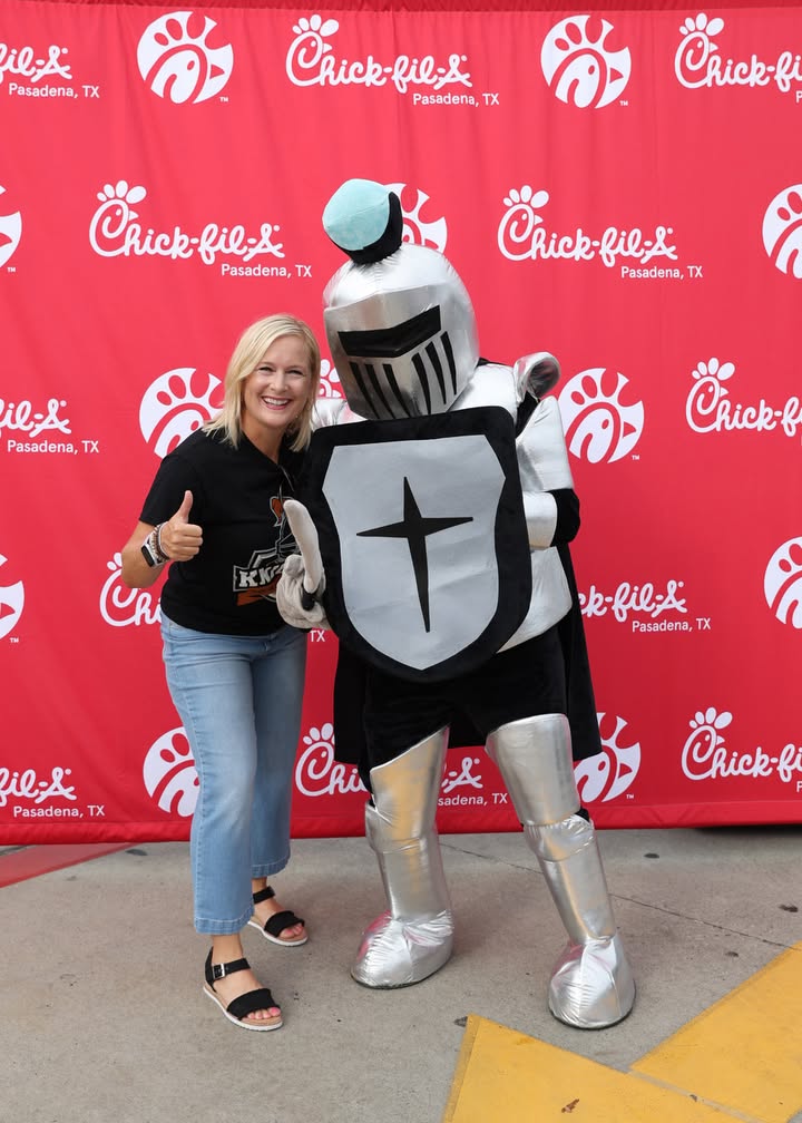 It was a great day at Chick-fil-A for the Meet Your Mascot and a reminder to help Fill the Bus tomorrow. It was a great day at Chick-fil-A for the Meet Your Mascot and a reminder to help Fill the Bus tomorrow.