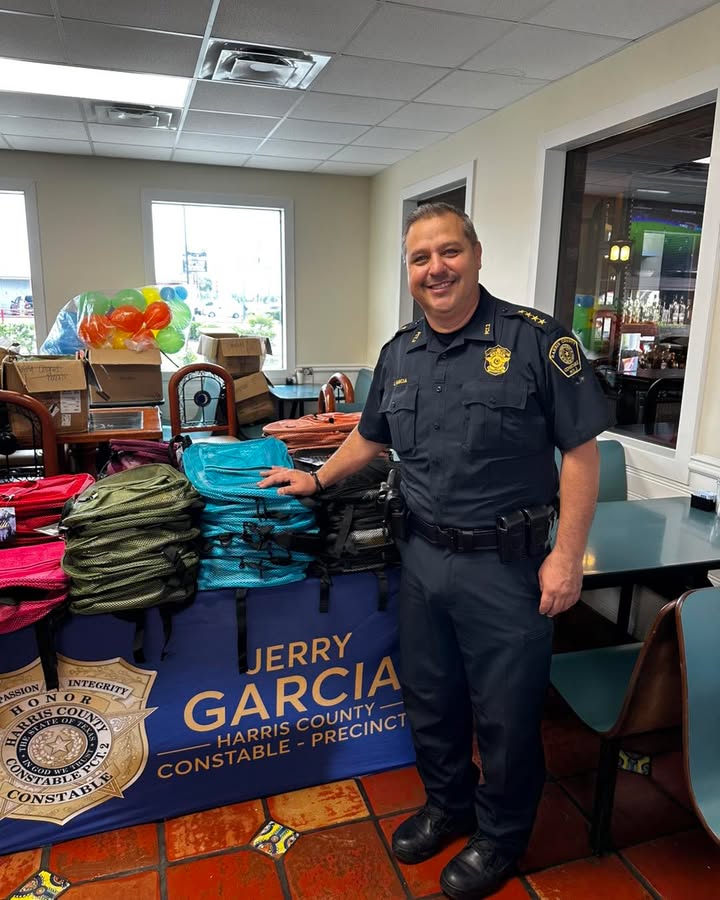 Constable shoutout to Tepatitlán for donations and community spirit, helping local families with the Back to School event. Constable shoutout to Tepatitlán for donations and community spirit, helping local families with the Back to School event.