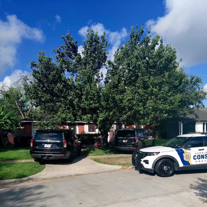 Following community tips, Precinct 2’s deputies busted a drug operation, arresting two 🤡s and it was electrifying.
